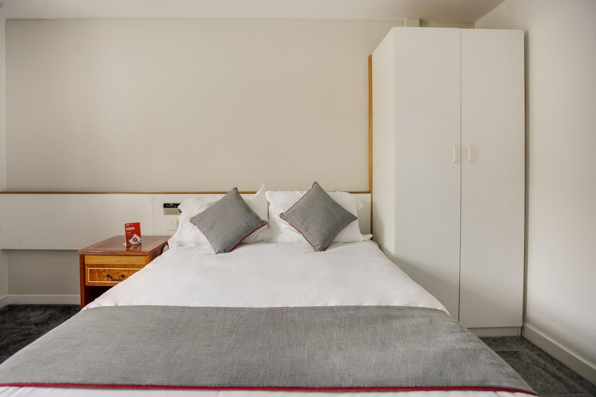 Oyo Glenpark Hotel, Ayr Central Bagian luar foto