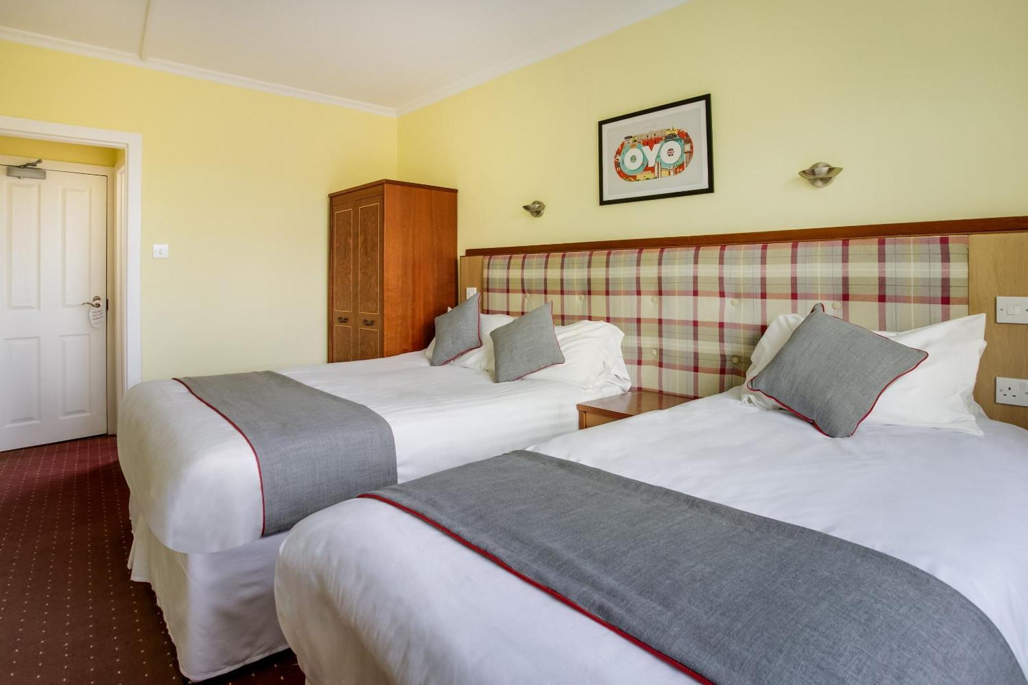 Oyo Glenpark Hotel, Ayr Central Bagian luar foto