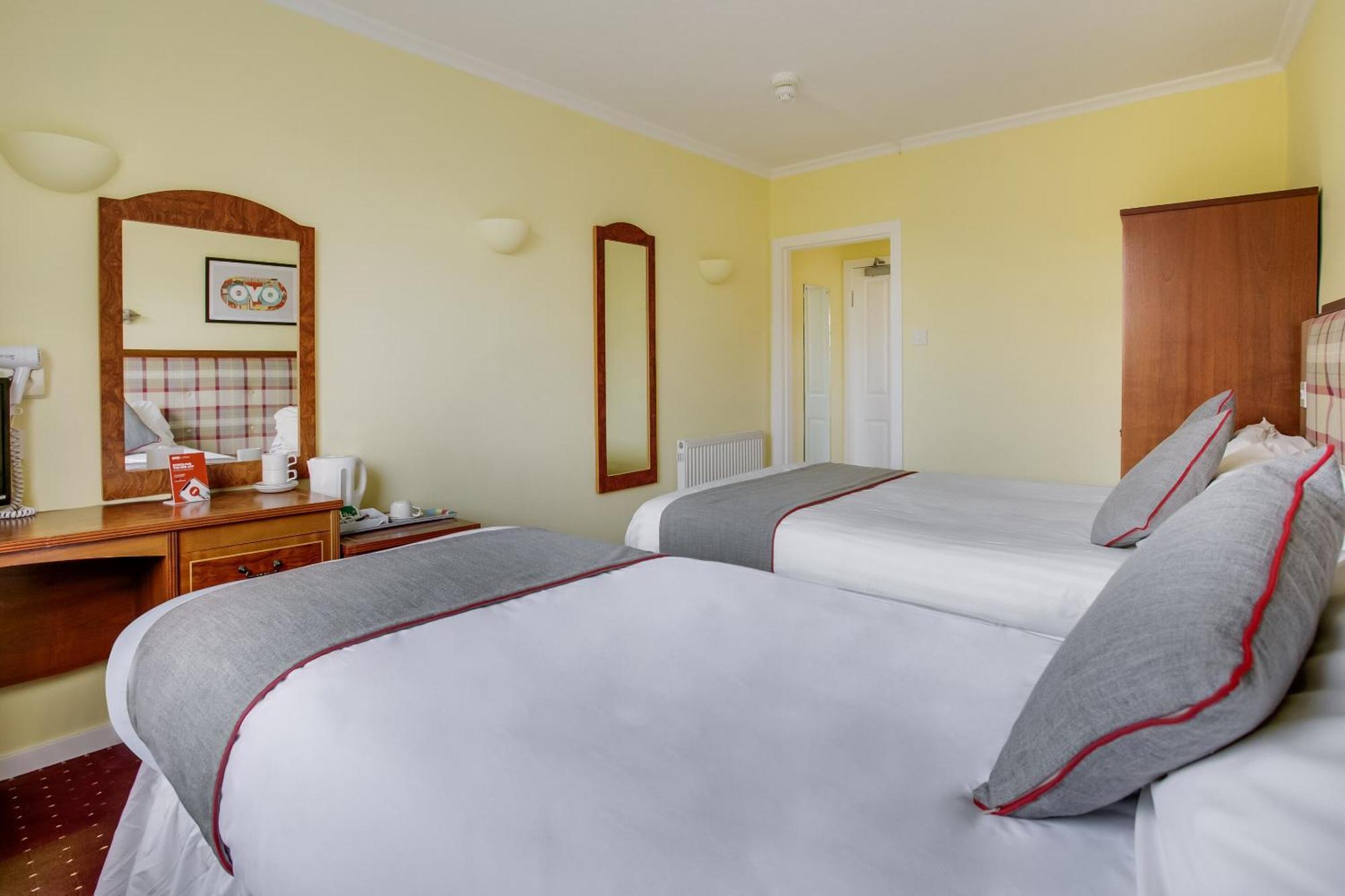 Oyo Glenpark Hotel, Ayr Central Bagian luar foto
