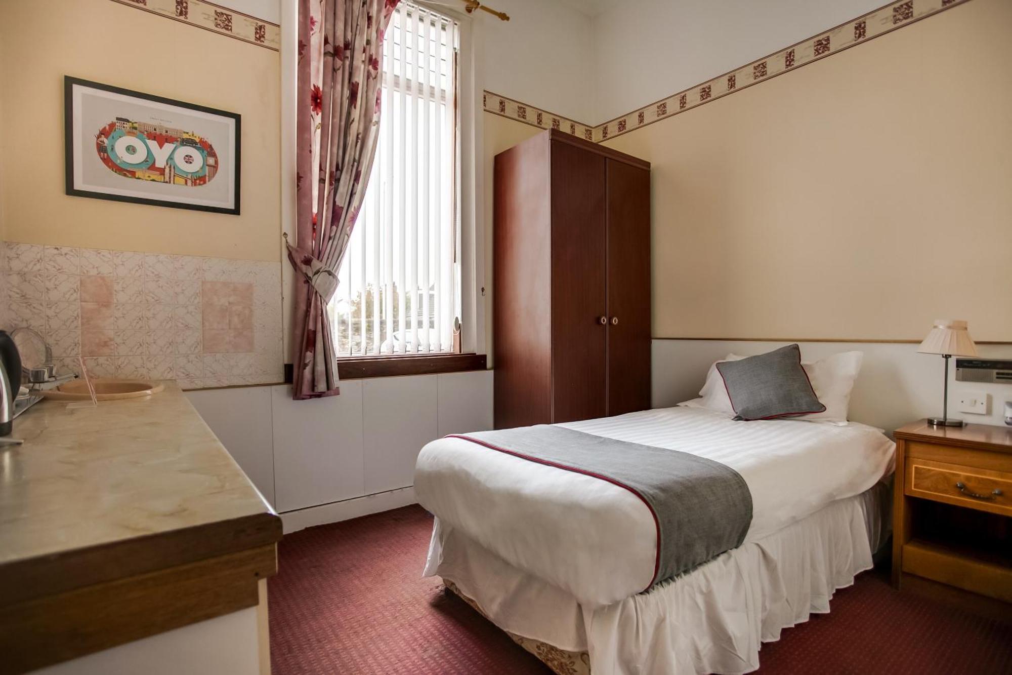 Oyo Glenpark Hotel, Ayr Central Bagian luar foto
