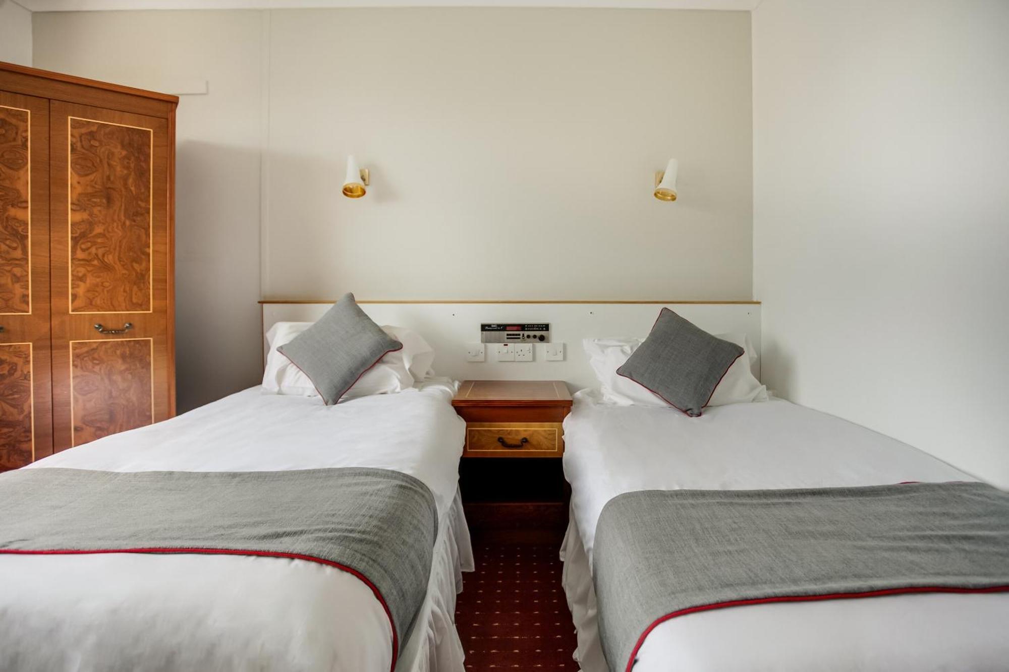 Oyo Glenpark Hotel, Ayr Central Bagian luar foto