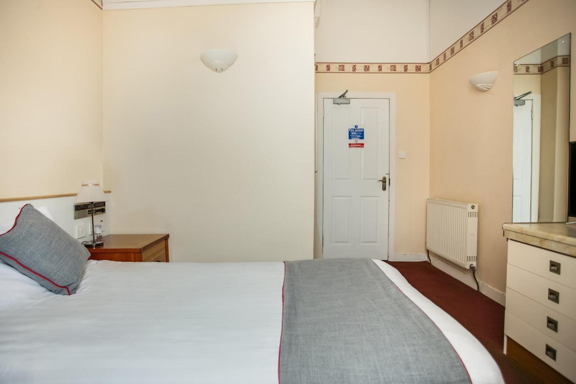 Oyo Glenpark Hotel, Ayr Central Bagian luar foto